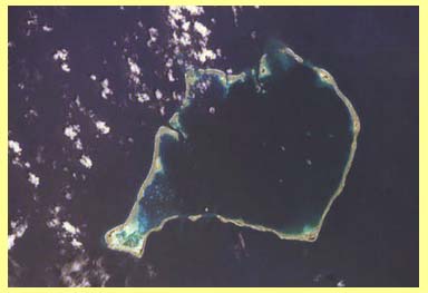 Funafuti - nejv�t�� ostrov souostrov� Tuvalu.